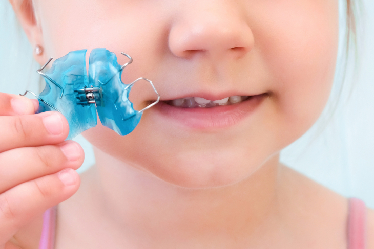 Traitement de l'orthodontie chez l'enfant